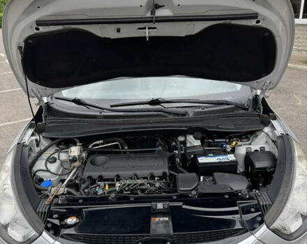 Серый Хендай их35, объемом двигателя 2 л и пробегом 202 тыс. км за 11550 $, фото 21 на Automoto.ua