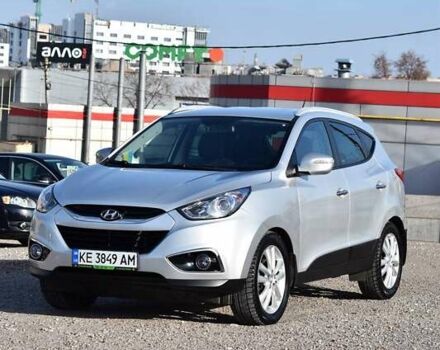 Серый Хендай их35, объемом двигателя 2 л и пробегом 201 тыс. км за 12900 $, фото 5 на Automoto.ua