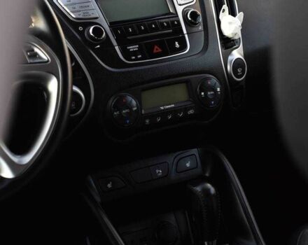 Серый Хендай их35, объемом двигателя 2 л и пробегом 201 тыс. км за 12900 $, фото 19 на Automoto.ua