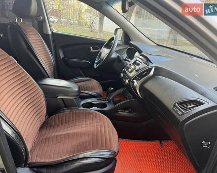 Серый Хендай их35, объемом двигателя 2 л и пробегом 156 тыс. км за 9999 $, фото 20 на Automoto.ua