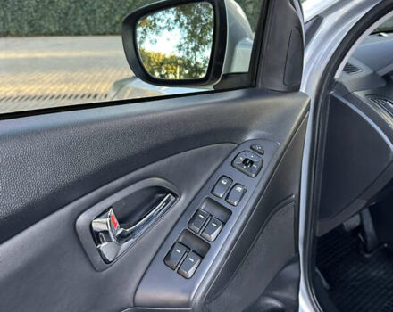 Сірий Хендай іх35, об'ємом двигуна 2 л та пробігом 190 тис. км за 12500 $, фото 22 на Automoto.ua