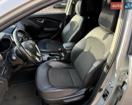 Серый Хендай их35, объемом двигателя 2 л и пробегом 210 тыс. км за 12700 $, фото 22 на Automoto.ua