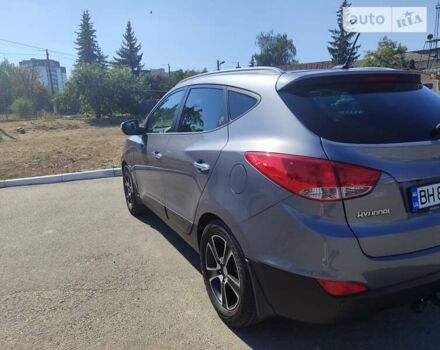 Серый Хендай их35, объемом двигателя 2.01 л и пробегом 227 тыс. км за 14500 $, фото 2 на Automoto.ua