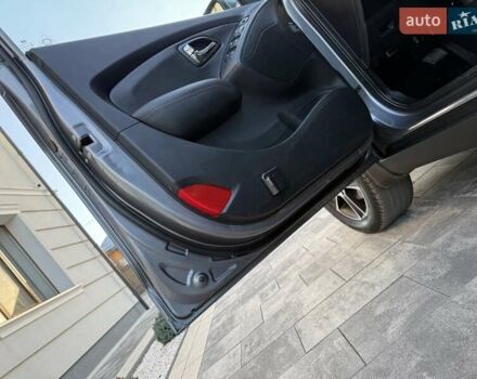 Серый Хендай их35, объемом двигателя 2 л и пробегом 175 тыс. км за 12300 $, фото 20 на Automoto.ua