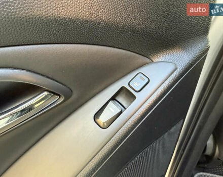 Серый Хендай их35, объемом двигателя 2 л и пробегом 210 тыс. км за 12700 $, фото 28 на Automoto.ua