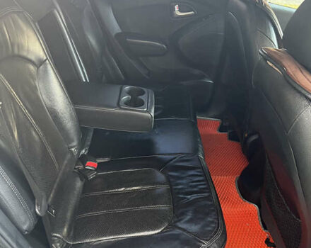 Серый Хендай их35, объемом двигателя 2 л и пробегом 156 тыс. км за 9999 $, фото 24 на Automoto.ua