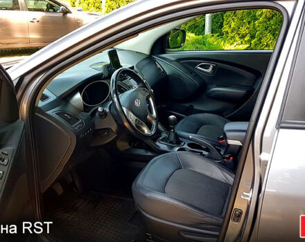 Сірий Хендай іх35, об'ємом двигуна 2 л та пробігом 235 тис. км за 11100 $, фото 9 на Automoto.ua