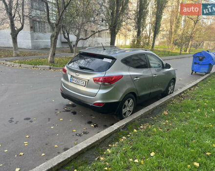 Серый Хендай их35, объемом двигателя 2 л и пробегом 156 тыс. км за 9999 $, фото 15 на Automoto.ua
