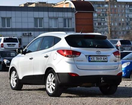 Серый Хендай их35, объемом двигателя 2 л и пробегом 201 тыс. км за 12900 $, фото 4 на Automoto.ua