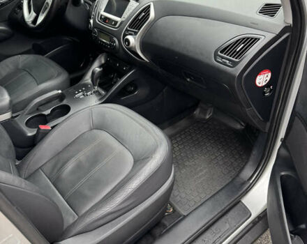 Серый Хендай их35, объемом двигателя 2 л и пробегом 202 тыс. км за 11550 $, фото 16 на Automoto.ua