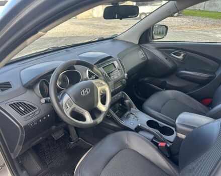 Серый Хендай их35, объемом двигателя 2 л и пробегом 253 тыс. км за 13800 $, фото 9 на Automoto.ua