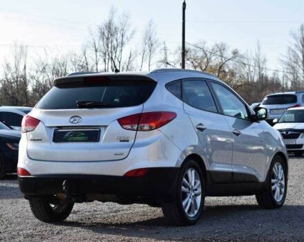 Серый Хендай их35, объемом двигателя 2 л и пробегом 201 тыс. км за 12900 $, фото 1 на Automoto.ua