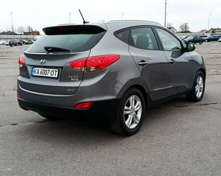 Серый Хендай их35, объемом двигателя 2 л и пробегом 198 тыс. км за 13200 $, фото 5 на Automoto.ua