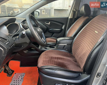 Серый Хендай их35, объемом двигателя 2 л и пробегом 156 тыс. км за 9800 $, фото 13 на Automoto.ua