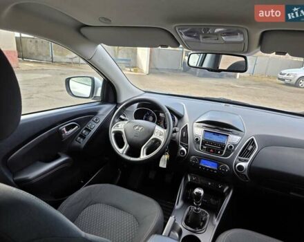 Серый Хендай их35, объемом двигателя 1.7 л и пробегом 186 тыс. км за 11700 $, фото 39 на Automoto.ua