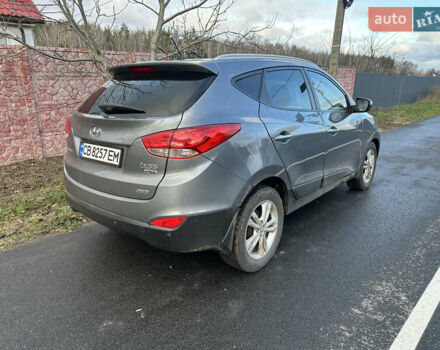Сірий Хендай іх35, об'ємом двигуна 2 л та пробігом 175 тис. км за 15000 $, фото 2 на Automoto.ua