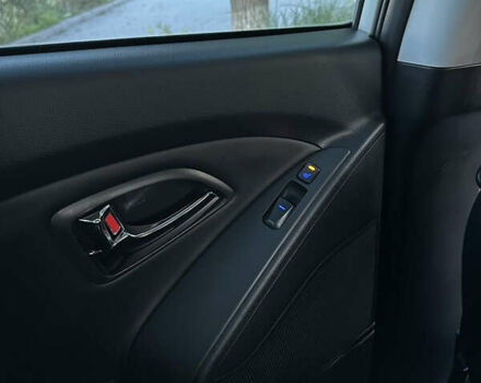 Сірий Хендай іх35, об'ємом двигуна 2 л та пробігом 190 тис. км за 12500 $, фото 26 на Automoto.ua