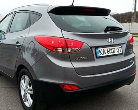 Серый Хендай их35, объемом двигателя 2 л и пробегом 198 тыс. км за 13200 $, фото 3 на Automoto.ua