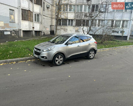 Серый Хендай их35, объемом двигателя 2 л и пробегом 156 тыс. км за 9800 $, фото 6 на Automoto.ua