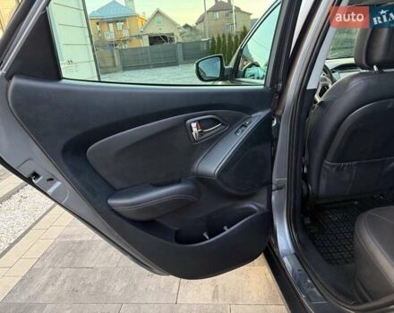 Серый Хендай их35, объемом двигателя 2 л и пробегом 175 тыс. км за 12300 $, фото 18 на Automoto.ua