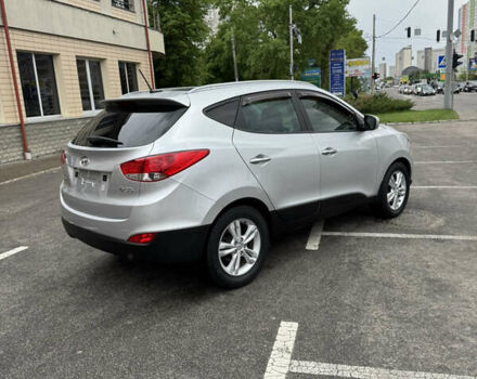 Серый Хендай их35, объемом двигателя 2 л и пробегом 202 тыс. км за 11550 $, фото 3 на Automoto.ua