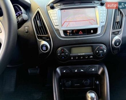 Серый Хендай их35, объемом двигателя 2 л и пробегом 175 тыс. км за 12300 $, фото 25 на Automoto.ua