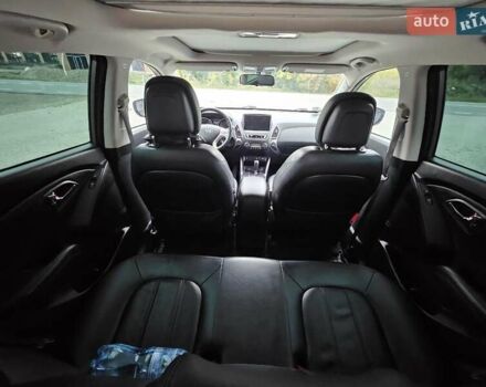 Серый Хендай их35, объемом двигателя 2 л и пробегом 230 тыс. км за 13700 $, фото 8 на Automoto.ua