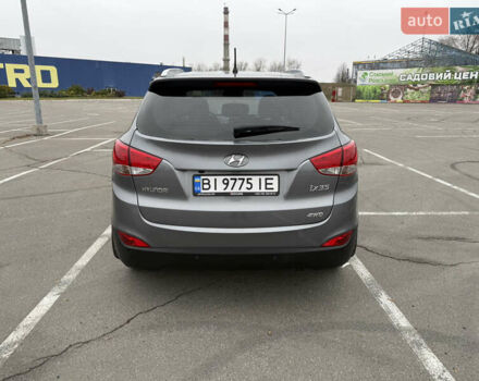 Серый Хендай их35, объемом двигателя 2 л и пробегом 153 тыс. км за 12500 $, фото 4 на Automoto.ua