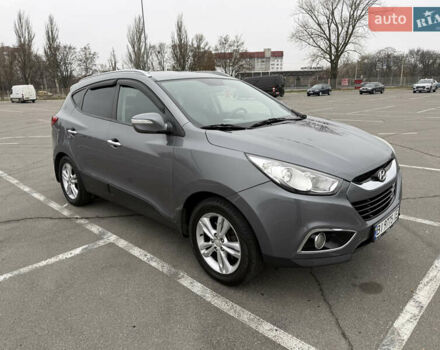 Серый Хендай их35, объемом двигателя 2 л и пробегом 153 тыс. км за 12500 $, фото 2 на Automoto.ua