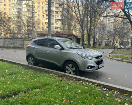 Серый Хендай их35, объемом двигателя 2 л и пробегом 156 тыс. км за 9999 $, фото 8 на Automoto.ua