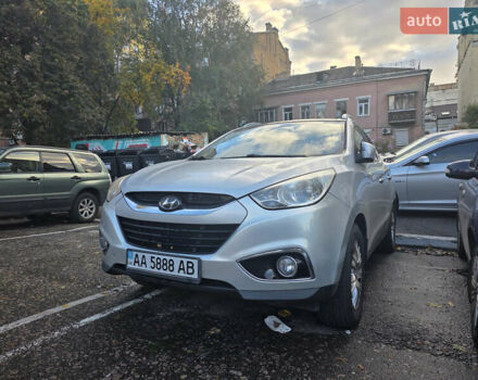 Серый Хендай их35, объемом двигателя 2 л и пробегом 162 тыс. км за 11250 $, фото 2 на Automoto.ua