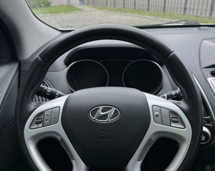 Серый Хендай их35, объемом двигателя 2 л и пробегом 202 тыс. км за 11550 $, фото 15 на Automoto.ua