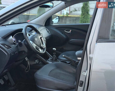Сірий Хендай іх35, об'ємом двигуна 1.7 л та пробігом 209 тис. км за 11799 $, фото 4 на Automoto.ua