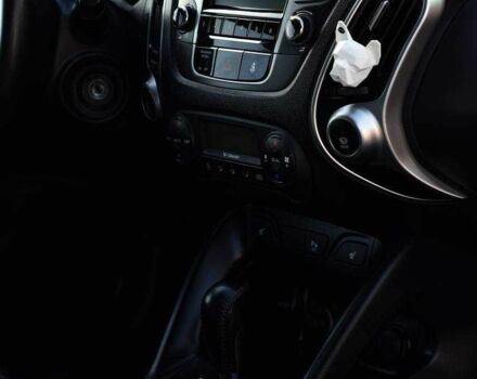 Серый Хендай их35, объемом двигателя 2 л и пробегом 201 тыс. км за 12900 $, фото 12 на Automoto.ua