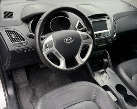 Серый Хендай их35, объемом двигателя 2 л и пробегом 204 тыс. км за 11500 $, фото 5 на Automoto.ua