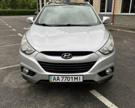 Серый Хендай их35, объемом двигателя 2 л и пробегом 204 тыс. км за 11500 $, фото 1 на Automoto.ua