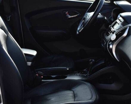 Серый Хендай их35, объемом двигателя 2 л и пробегом 201 тыс. км за 12900 $, фото 9 на Automoto.ua