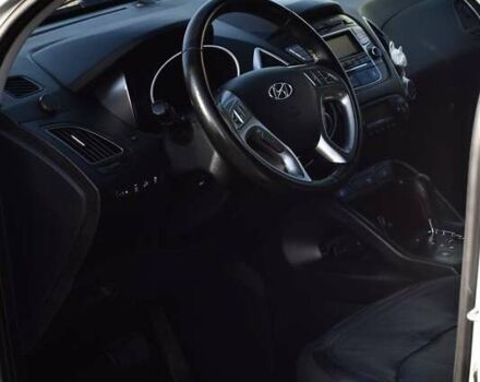 Серый Хендай их35, объемом двигателя 2 л и пробегом 201 тыс. км за 12900 $, фото 13 на Automoto.ua