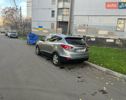 Серый Хендай их35, объемом двигателя 2 л и пробегом 156 тыс. км за 9999 $, фото 13 на Automoto.ua