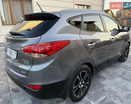 Серый Хендай их35, объемом двигателя 2 л и пробегом 175 тыс. км за 12300 $, фото 4 на Automoto.ua