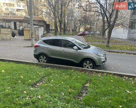 Серый Хендай их35, объемом двигателя 2 л и пробегом 156 тыс. км за 9999 $, фото 10 на Automoto.ua
