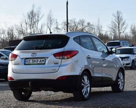 Серый Хендай их35, объемом двигателя 2 л и пробегом 201 тыс. км за 12900 $, фото 2 на Automoto.ua