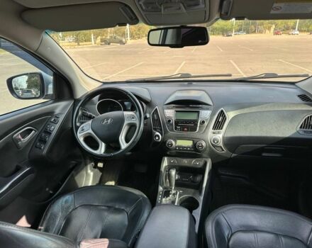 Серый Хендай их35, объемом двигателя 2 л и пробегом 192 тыс. км за 11499 $, фото 4 на Automoto.ua