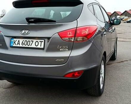 Серый Хендай их35, объемом двигателя 2 л и пробегом 198 тыс. км за 13200 $, фото 4 на Automoto.ua