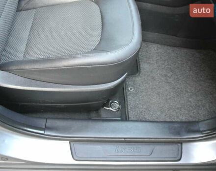 Серый Хендай их35, объемом двигателя 2 л и пробегом 187 тыс. км за 13700 $, фото 18 на Automoto.ua