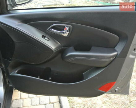 Серый Хендай их35, объемом двигателя 2 л и пробегом 187 тыс. км за 13700 $, фото 19 на Automoto.ua