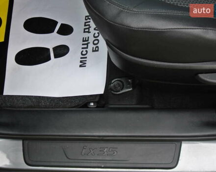 Серый Хендай их35, объемом двигателя 2 л и пробегом 187 тыс. км за 13700 $, фото 9 на Automoto.ua