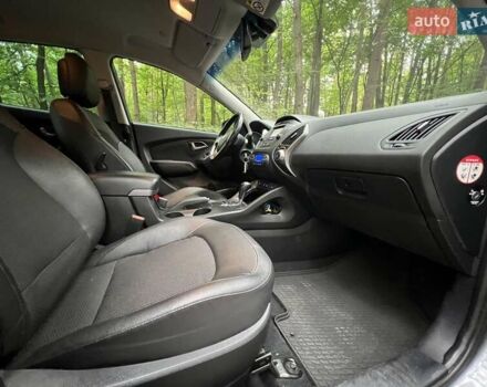 Серый Хендай их35, объемом двигателя 2 л и пробегом 239 тыс. км за 13000 $, фото 3 на Automoto.ua