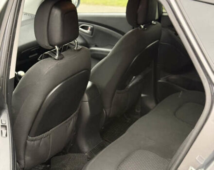 Сірий Хендай іх35, об'ємом двигуна 2 л та пробігом 205 тис. км за 12499 $, фото 7 на Automoto.ua