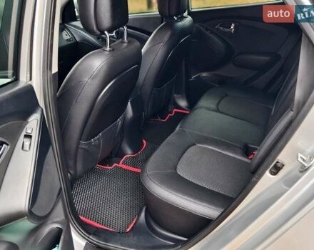 Серый Хендай их35, объемом двигателя 2 л и пробегом 107 тыс. км за 14900 $, фото 3 на Automoto.ua